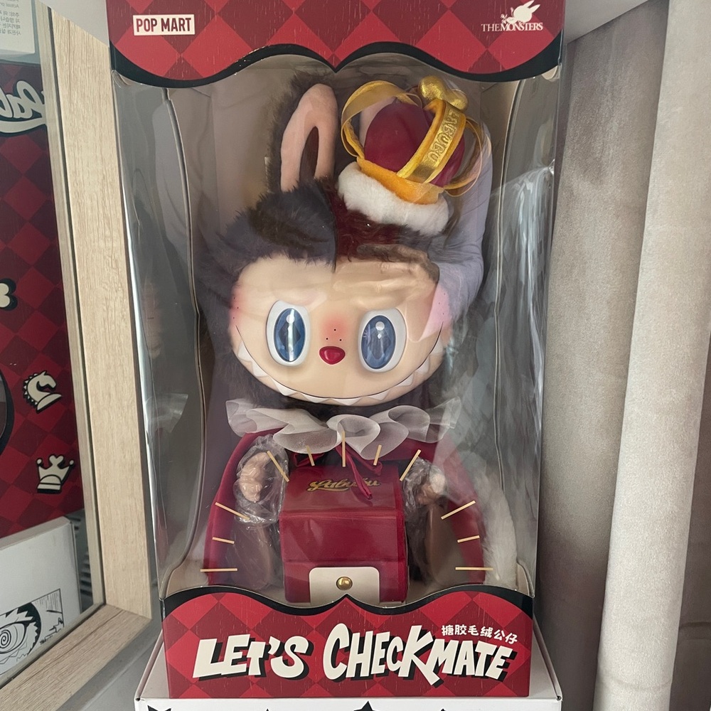 Pop Mart Let's Checkmate King